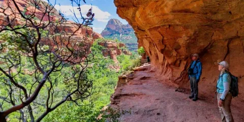 Red AZ cliff with hikers in cliff shade